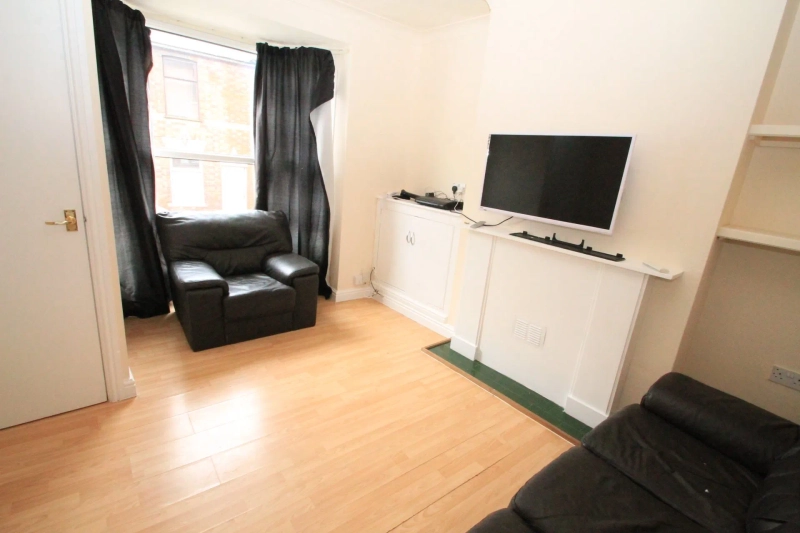 Victoria Terrace, LN1 1HZ - 4 Bed - Thumbnail 6